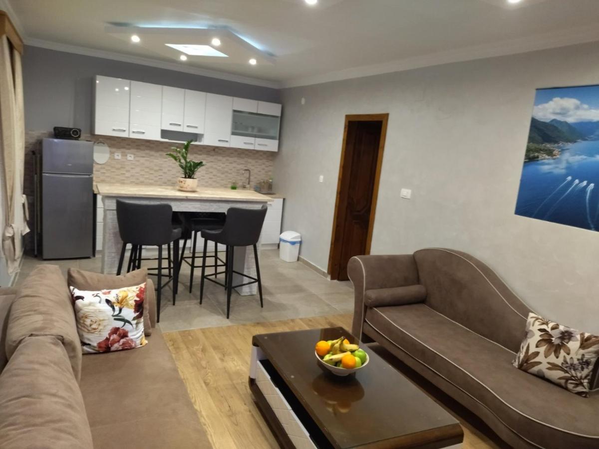 Apartment Ksenija Kotor Eksteriør bilde