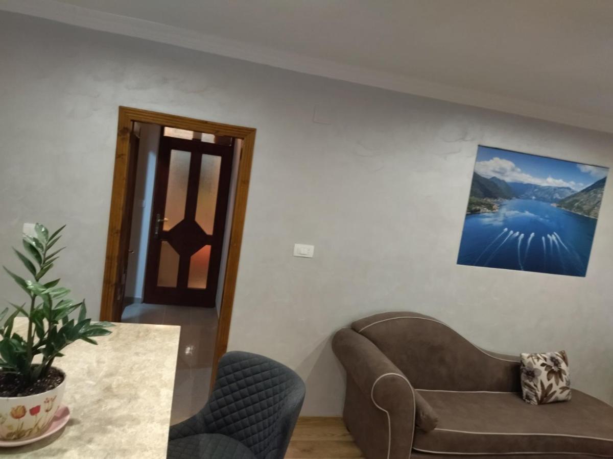 Apartment Ksenija Kotor Eksteriør bilde