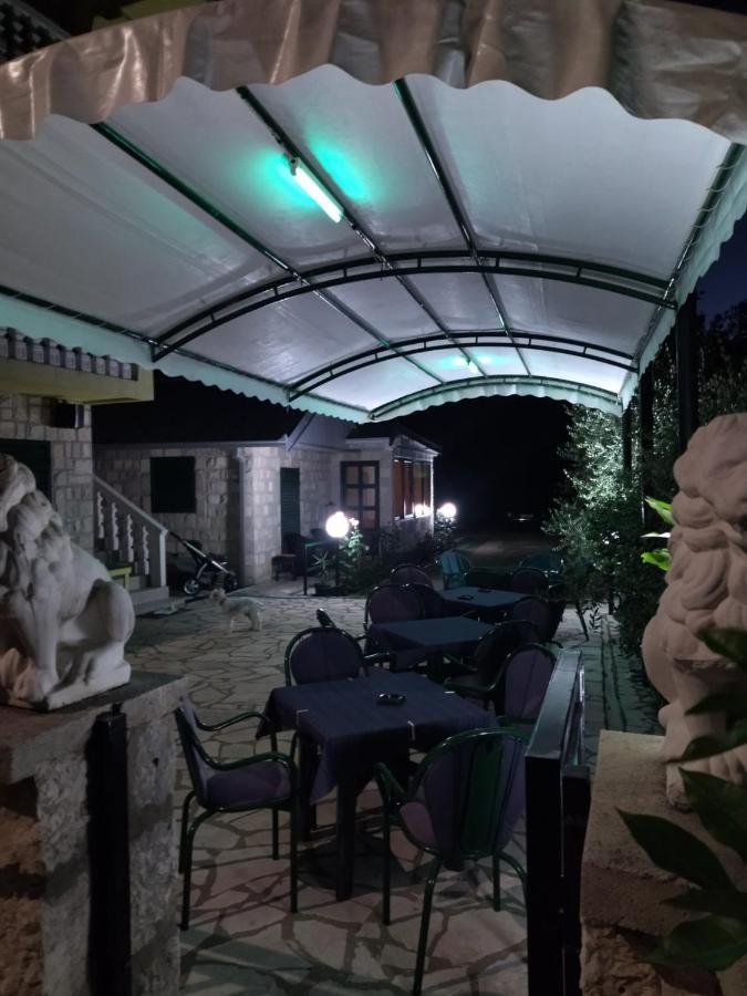 Apartment Ksenija Kotor Eksteriør bilde