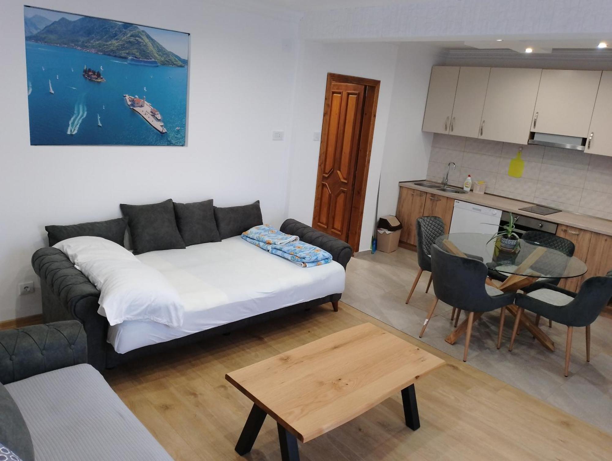 Apartment Ksenija Kotor Eksteriør bilde